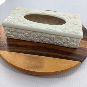 Ceramic Tissue box cover vintage white floral 70’s boho glossy great condition
